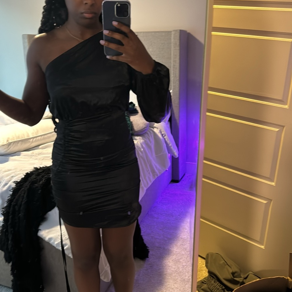 Dress - Picture 2 of 4